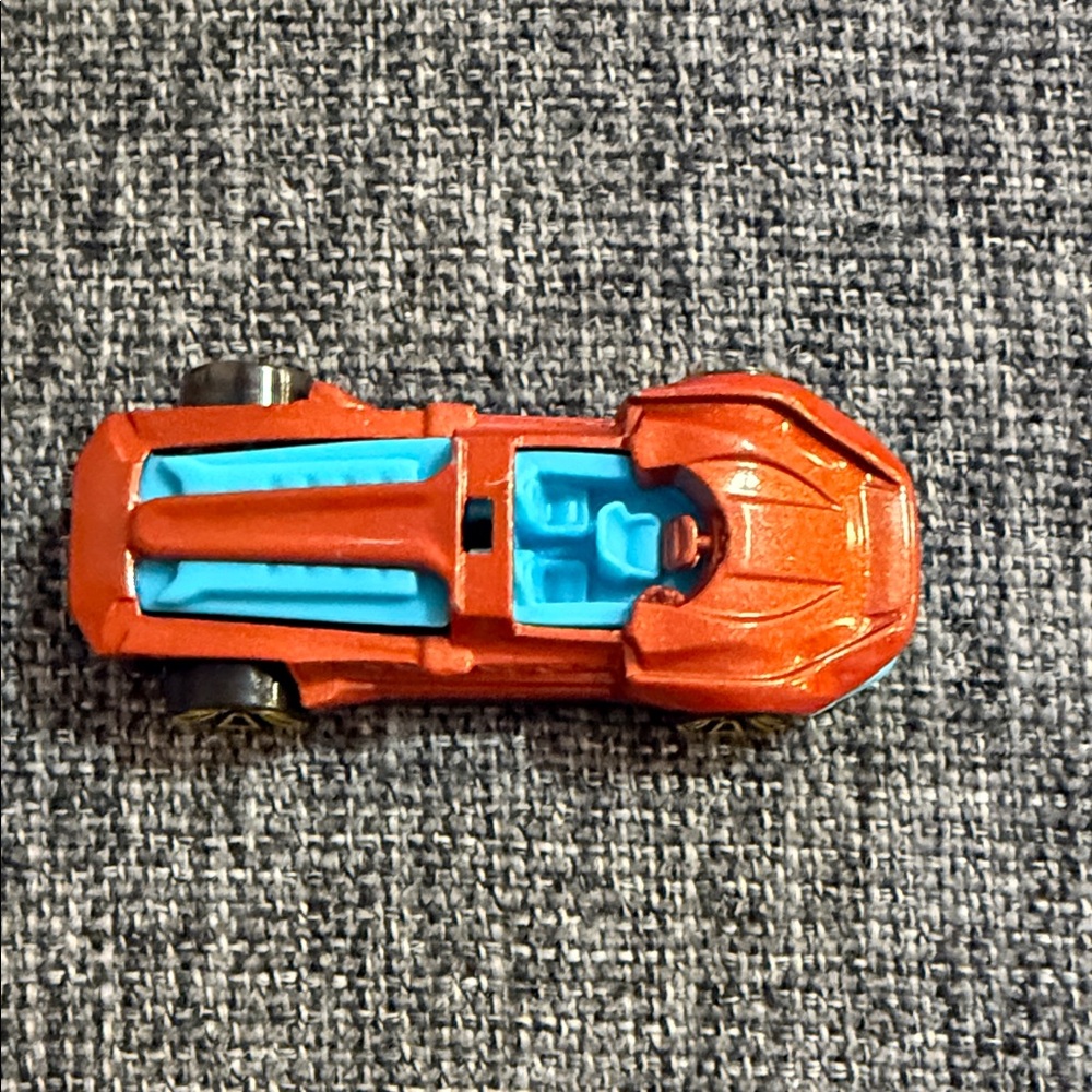 2016 HOT WHEELS EL VIENTO ORANGE & BLUE 1:64 DIECAST 2 7/8" CAR WITH YELLOW RIMS